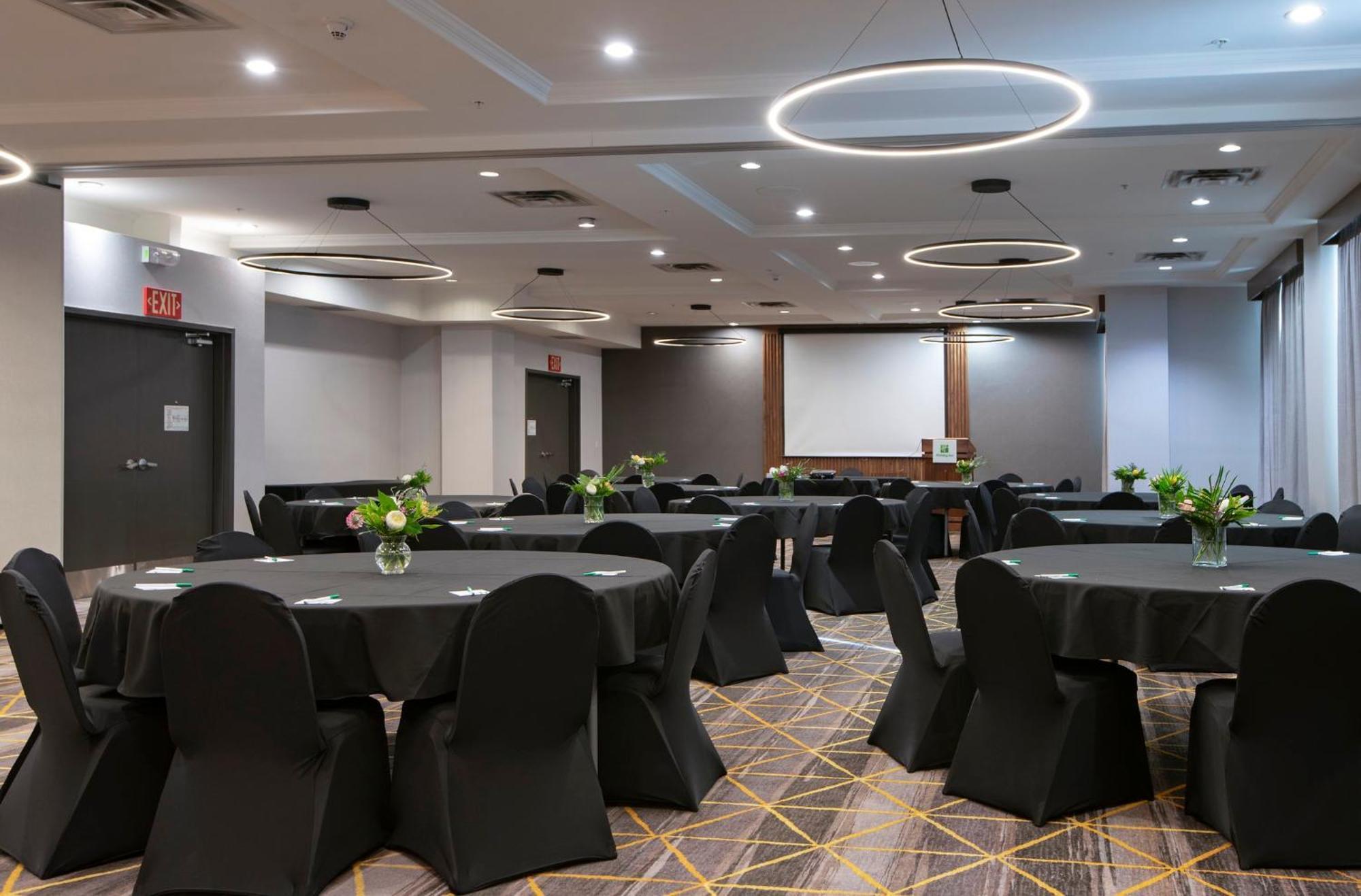 Holiday Inn Hotel And Suites-Kamloops By Ihg Exterior foto
