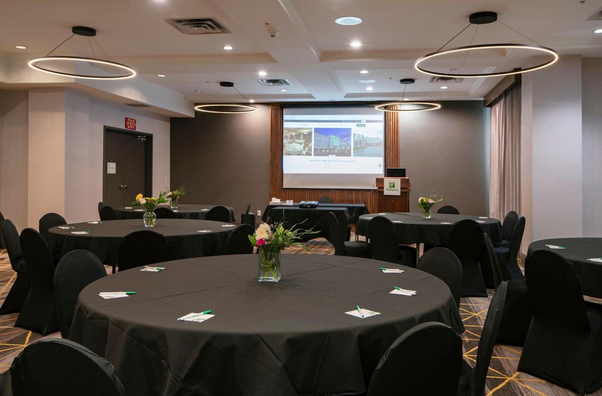 Holiday Inn Hotel And Suites-Kamloops By Ihg Exterior foto