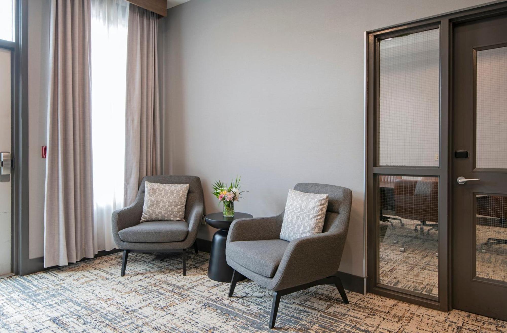 Holiday Inn Hotel And Suites-Kamloops By Ihg Exterior foto
